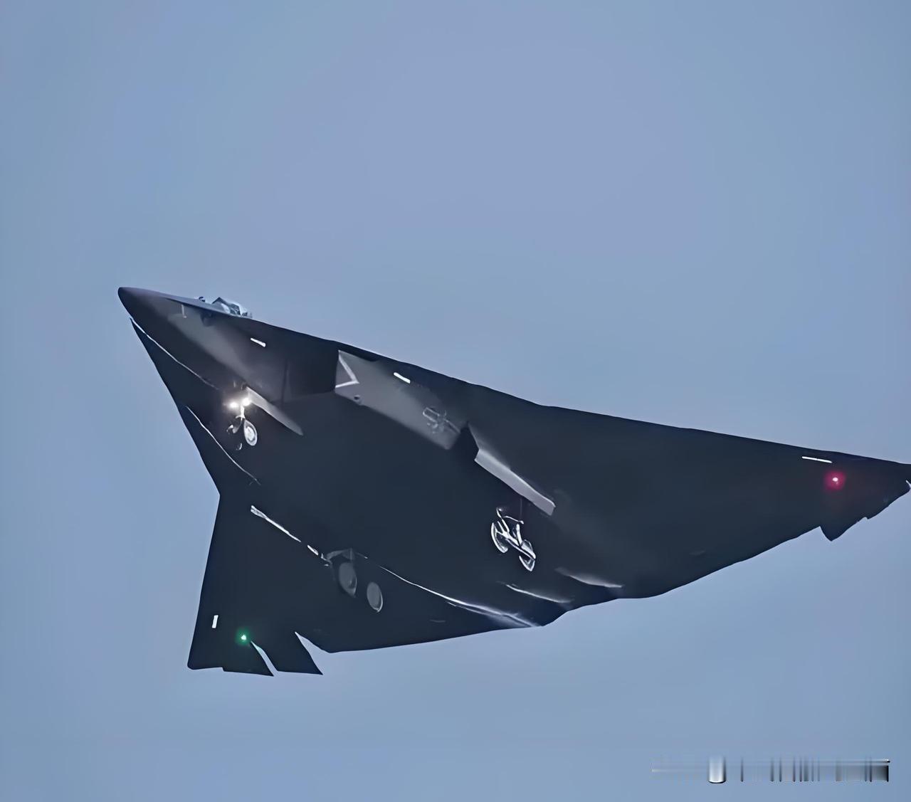 歼-36双机试飞新动态 比歼-20当年进度快多少？
谁还记得当年歼-20的试飞频