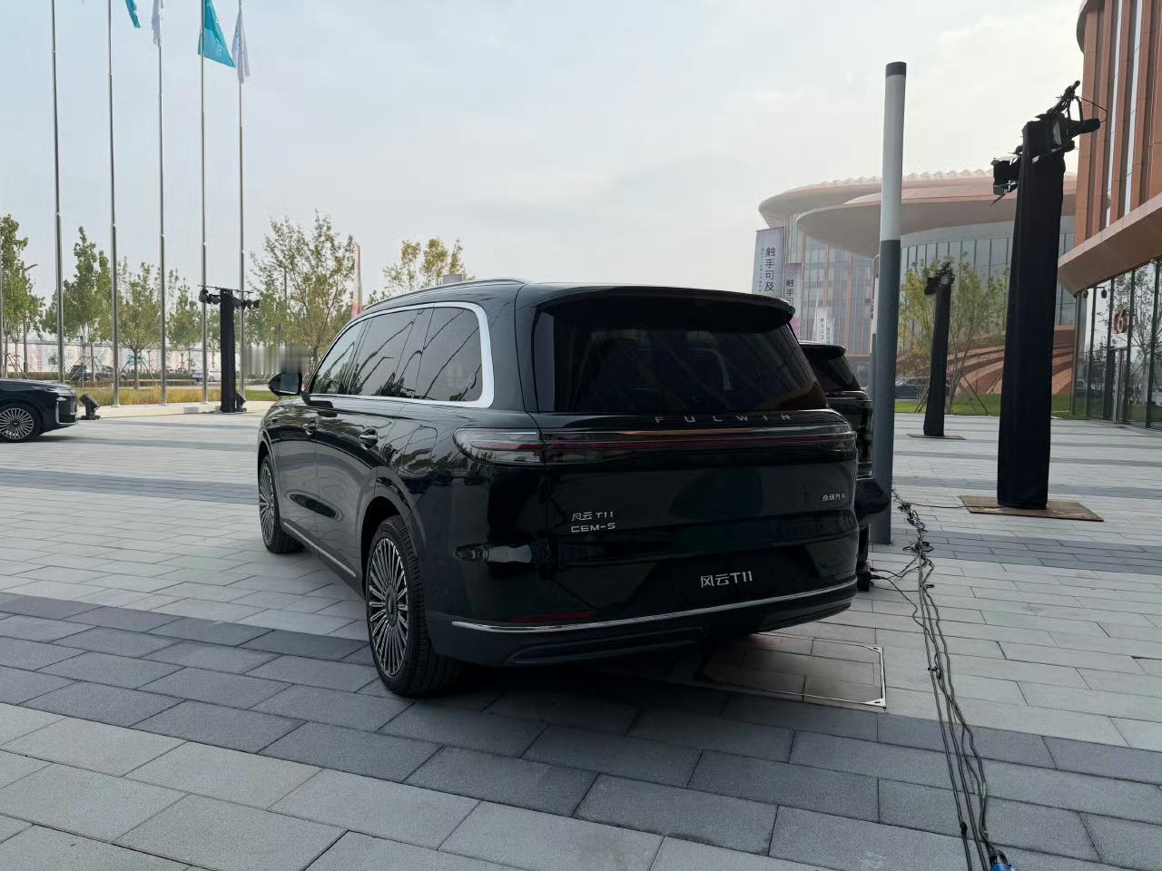 用料挺扎实的，前几天刚开过猎鹰500，有机会去试试这台车的猎鹰700。风云T11