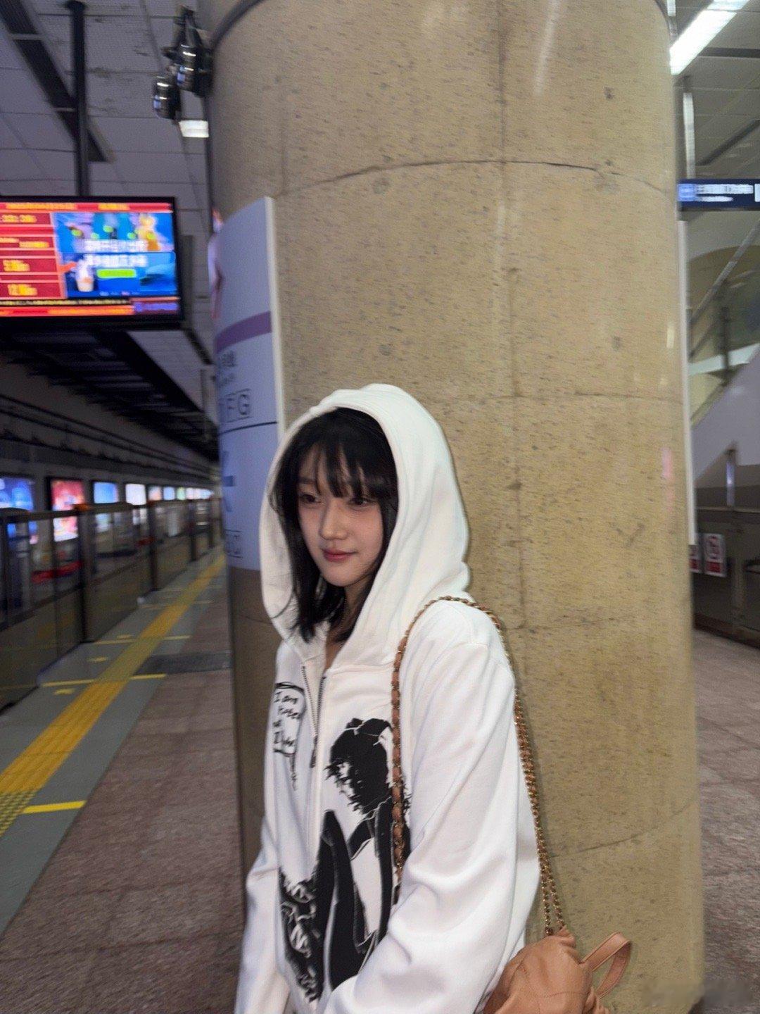 一头扎进春天里 又到了走走停停的日子里。 ​​​