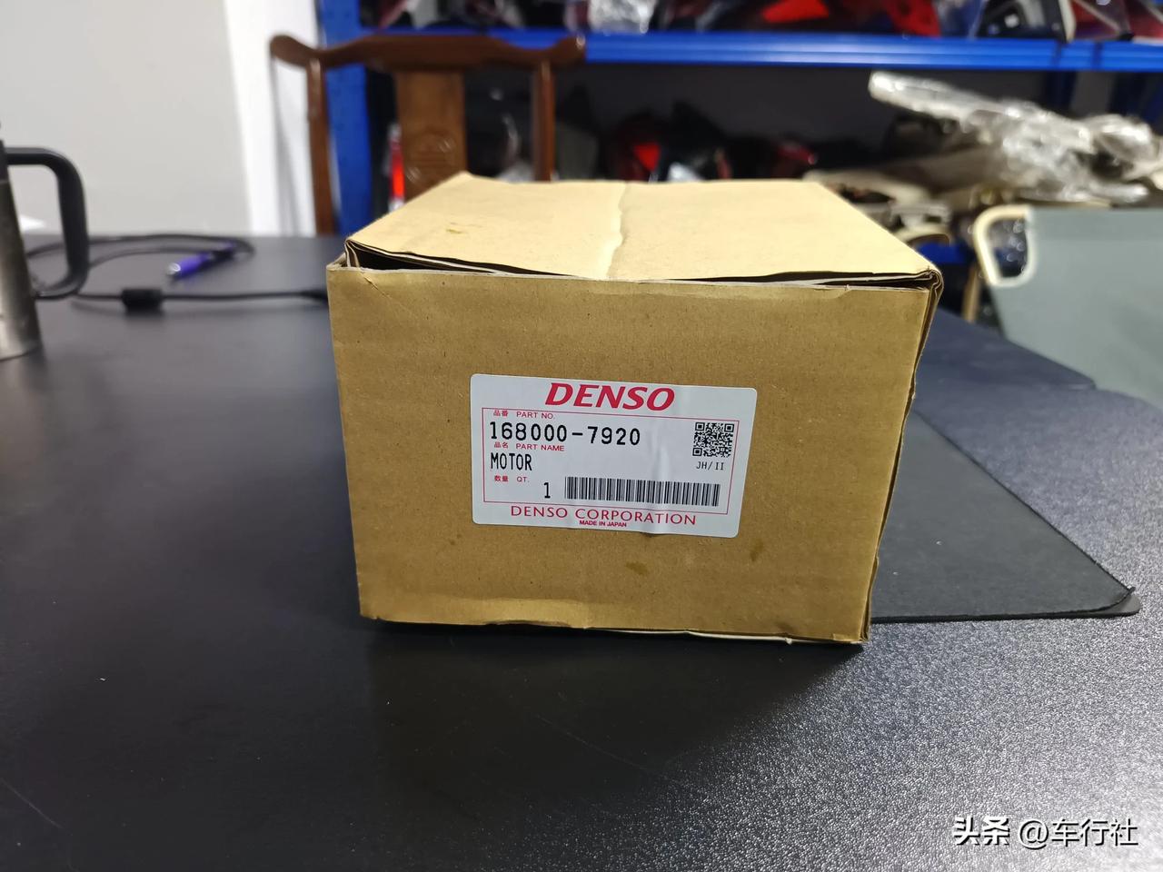 电装的东西，真漂亮
2010年雷克萨斯IS300的风扇马达
用了10多年也坏了
