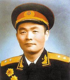 1949年，有位解放军军长回乡探亲，亲娘明明就站跟前，他硬是装作不认得，还撒谎说