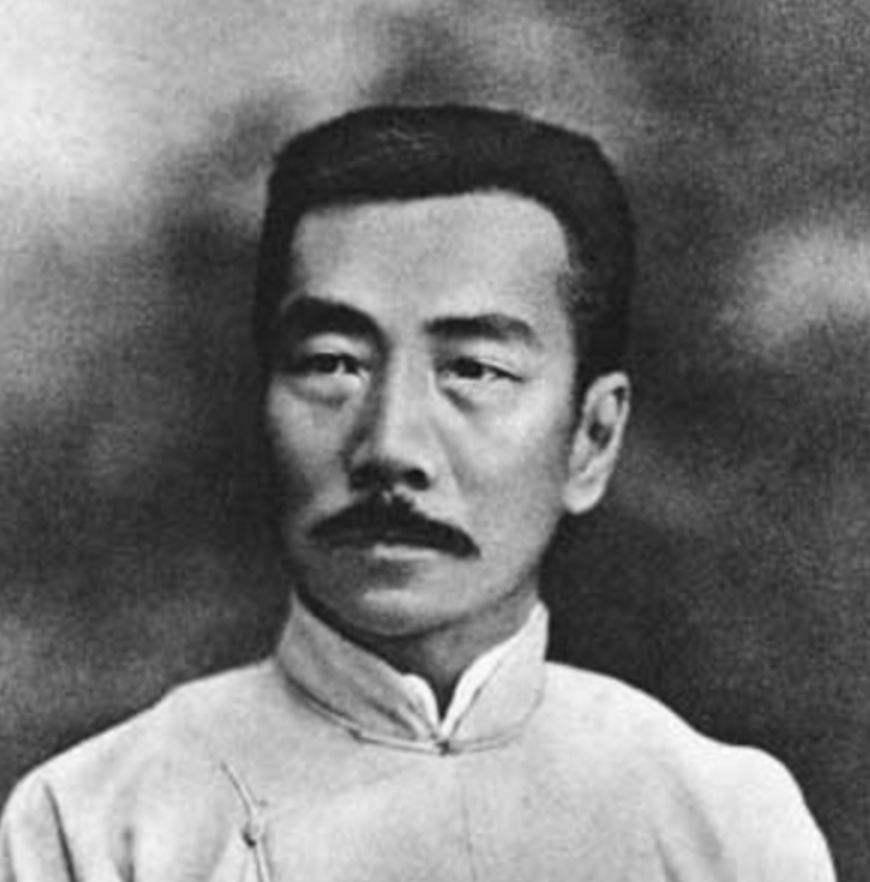鲁迅是一个美食家，他走南闯北时，忘不了兴高采烈地品尝当地的美食，不管是浙菜、苏菜