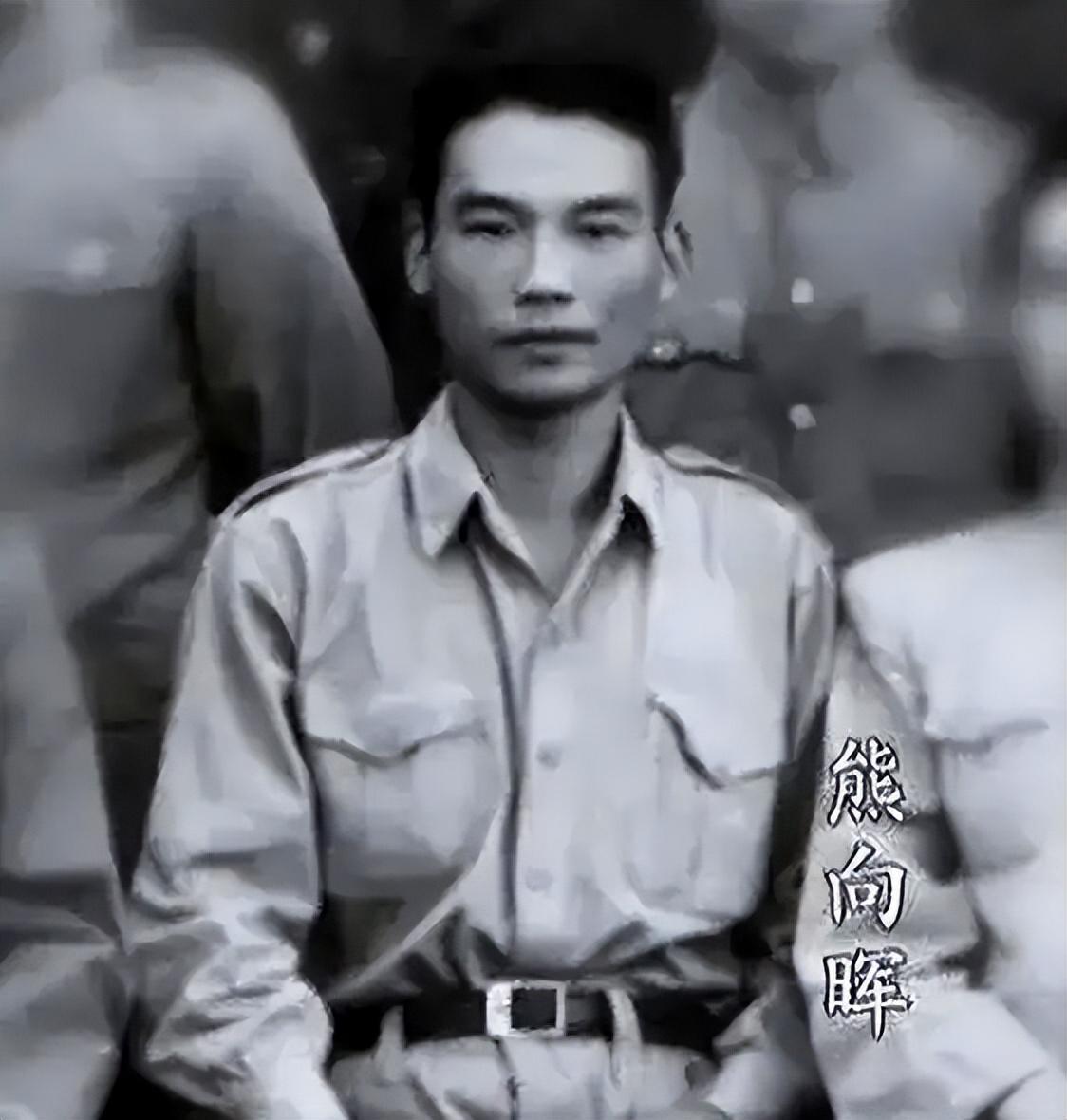 一个“超级特工”，潜伏敌营十二年没被识破，最后差点因为一篇新闻稿里的几个字，被狠