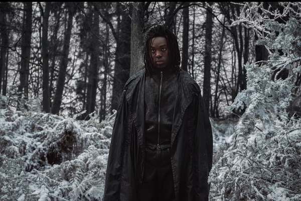 不敢睁开眼，希望是我的幻觉