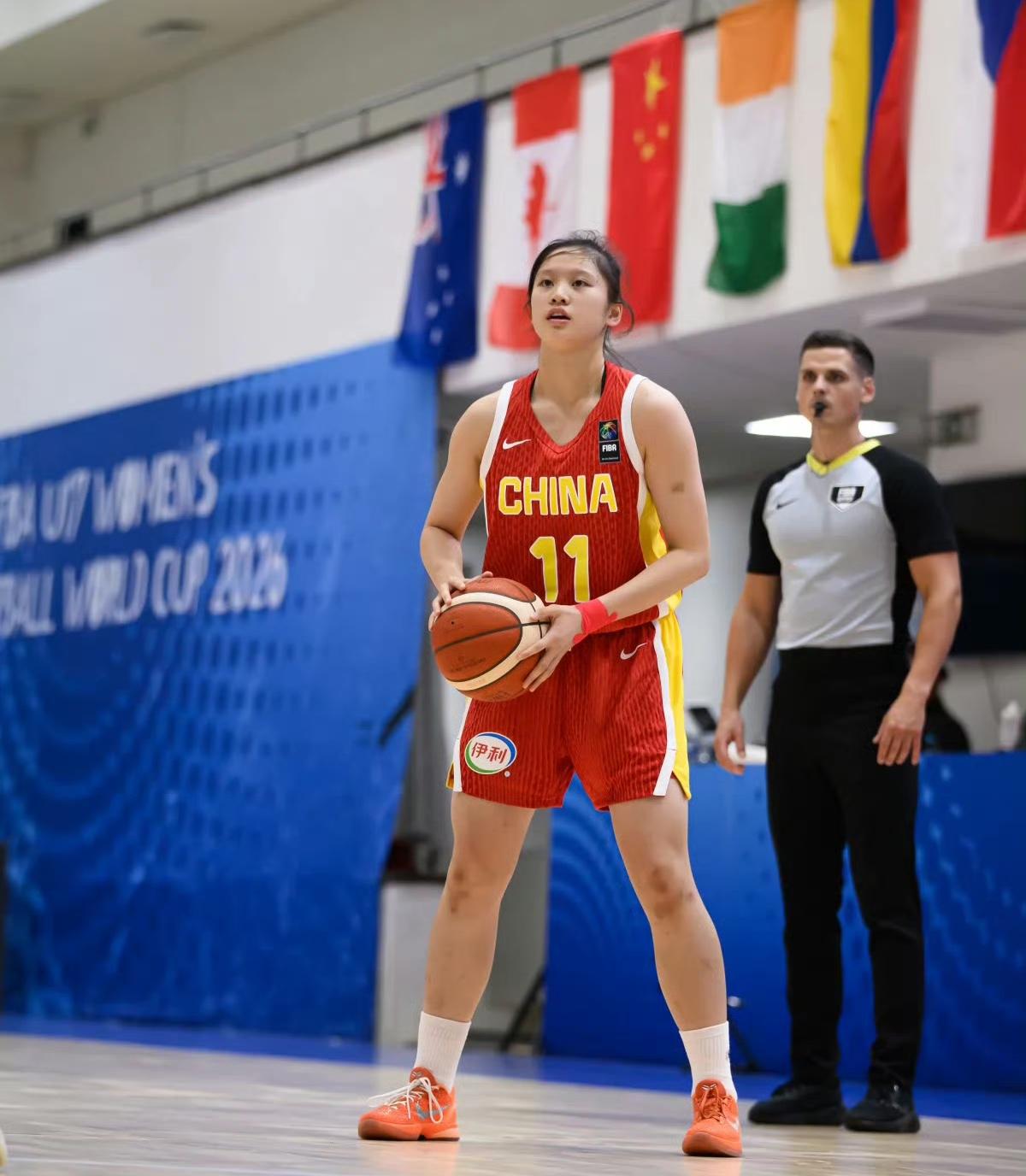 千呼万唤始出来啊！李沅珊终在U18女篮比赛中登场了

前天下午我分享一篇微头条，