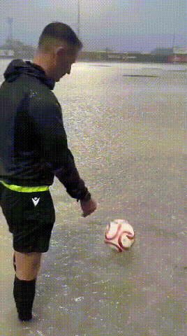 虽然知道流程要走，程序正确 ，但是看着还是会笑死，西班牙低级别联赛因天气原因推迟