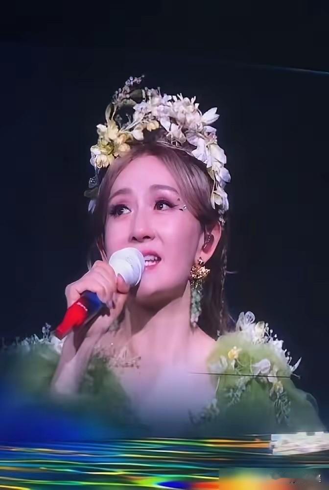 谢娜成都演唱会啪啪打脸唱衰者。
话说谢娜成都演唱会5月5日晚如约而至，跟很多人预