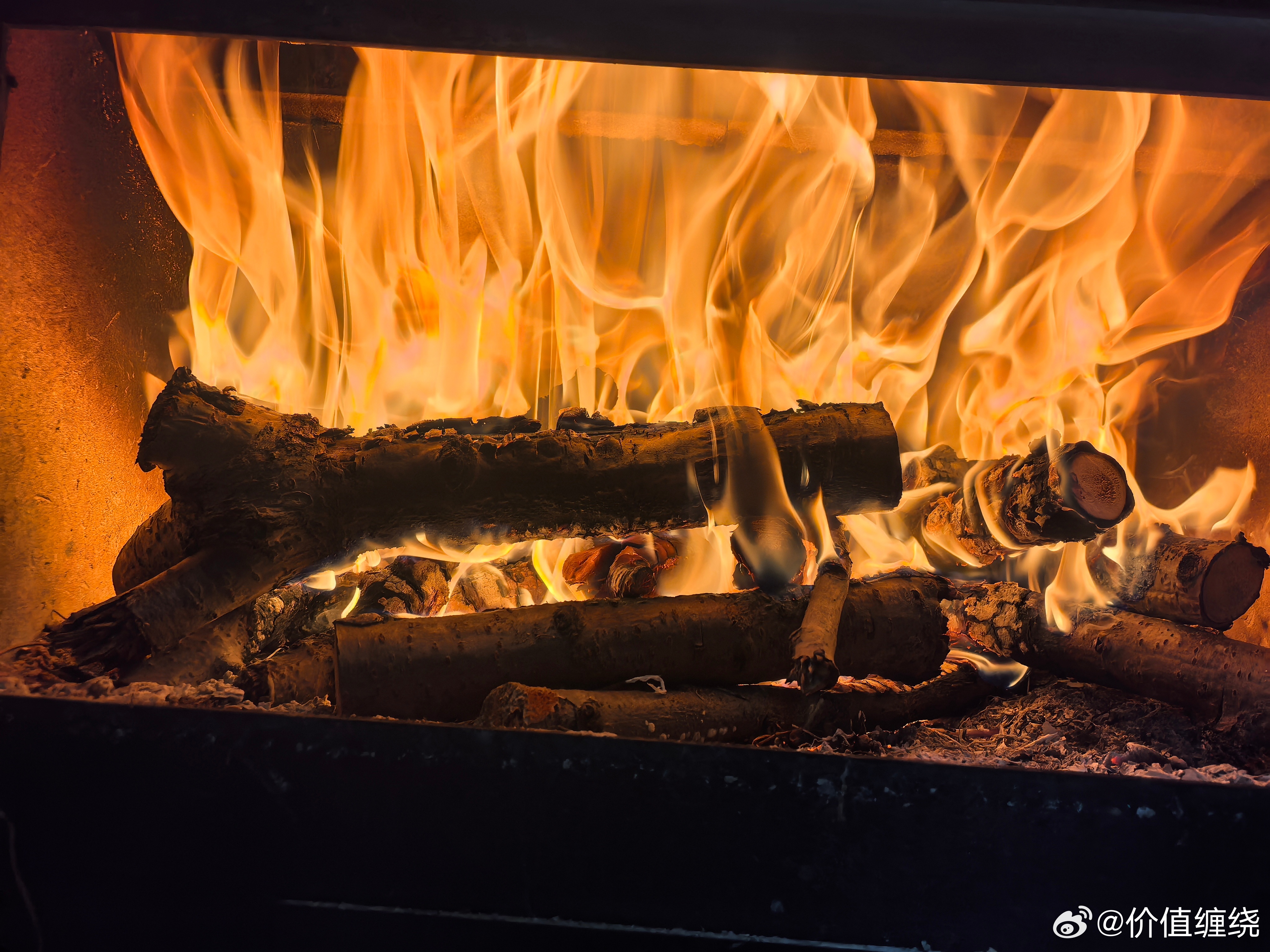 铁锁连舟，火烧赤壁，铁锁连中东，火烧美利坚，历史是一场轮回 