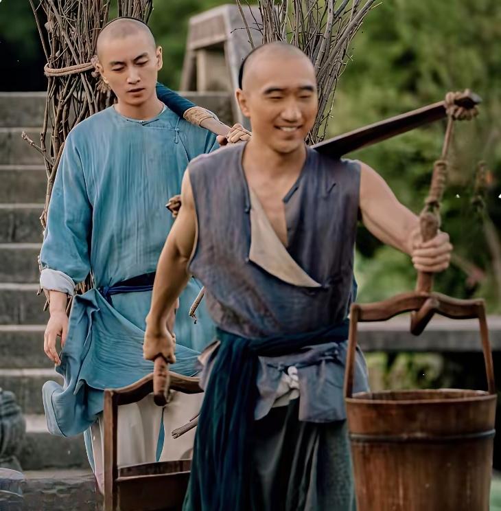 追剧《大生意人》  古平原、古平文是亲兄弟，两人却有着不一样的生活。
     