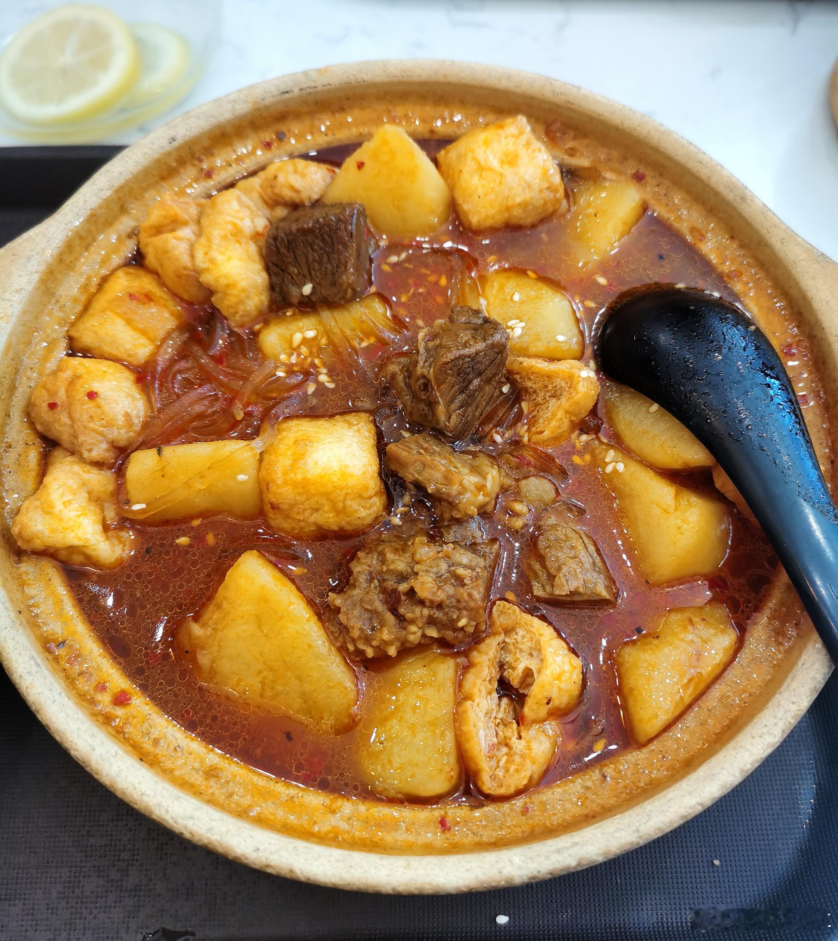 今天吃土豆牛腩煲，香迷糊了，你吃饭了吗？ ​​​