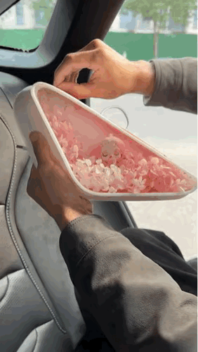 华东车讯  在三角窗安装这个的司机，一定是倒车不用回头看的，并线不用左右瞧的。 