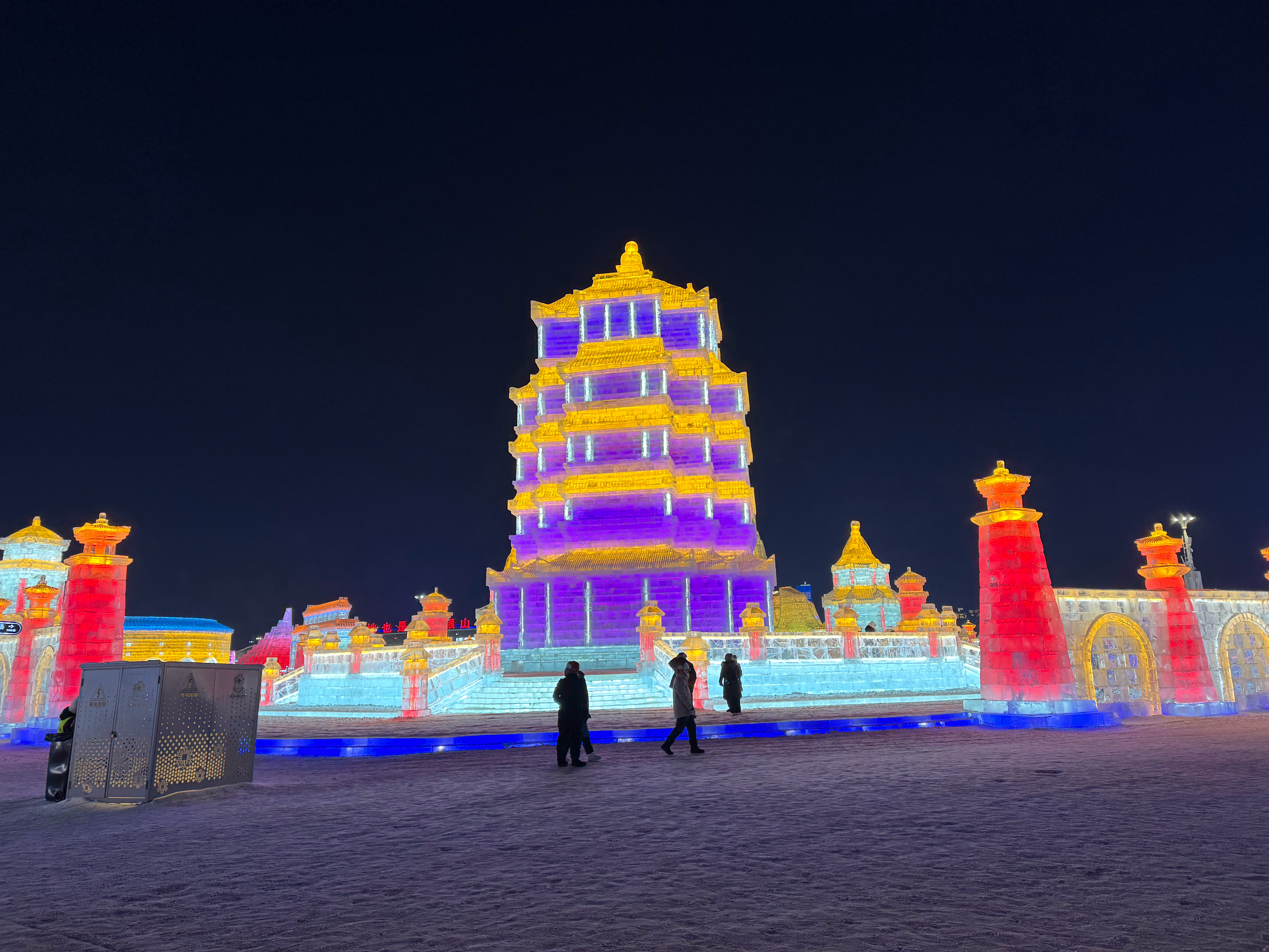 万千气象看龙江 第二十七届哈尔滨冰雪大世界的冬日呈现，在细节里藏着满满的诚意，把