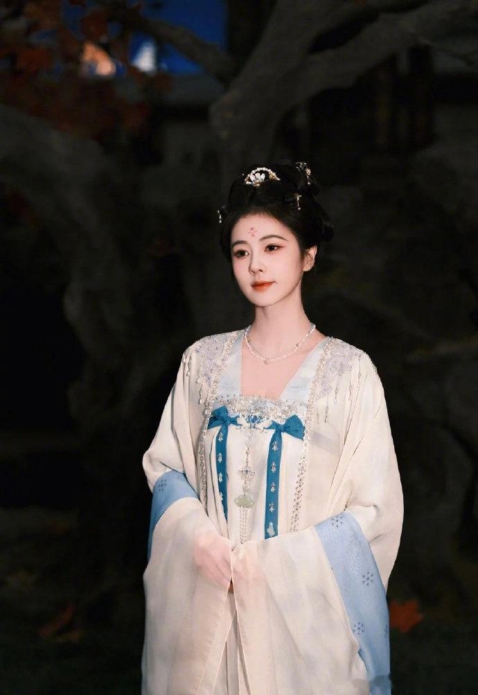 🍉《剑阁闻铃》女主接触白鹿，男主李昀锐已经签了 