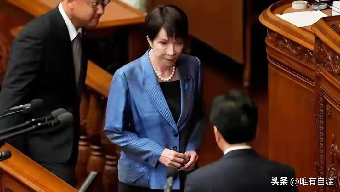在日本历史上，一直以来，天皇与首相互相比较默契，甚至是井水不犯河水。
如今，德仁