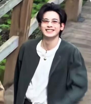 现在就出发能不能明天就播现在就出发，能不能明天就和我们大家见面呀？已经很久没有电