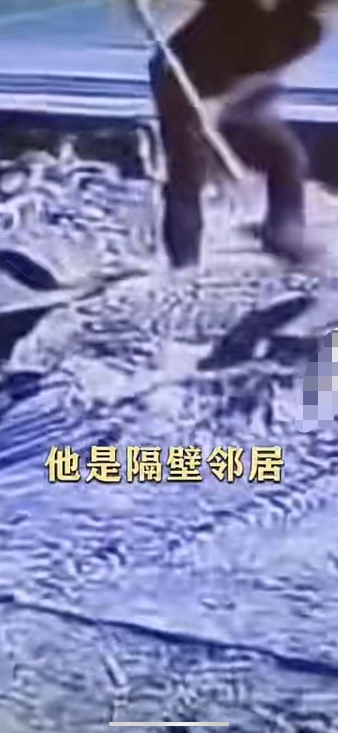 12月13日广东潮州，男子将鸡骨头埋进邻居新房地基，新房主家：他还来道过喜，两家