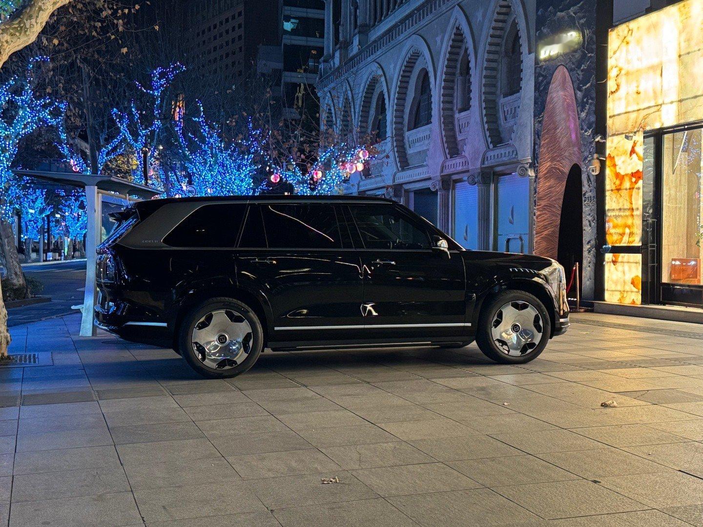 不得不说这个侧面打眼一看确实尊