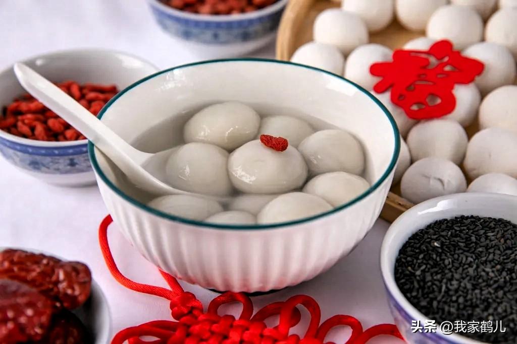 红灯笼轻轻晃🏮🏮🏮🏮🏮🏮🏮🏮🏮🏮🏮
炊烟缓缓升🏮🏮🏮