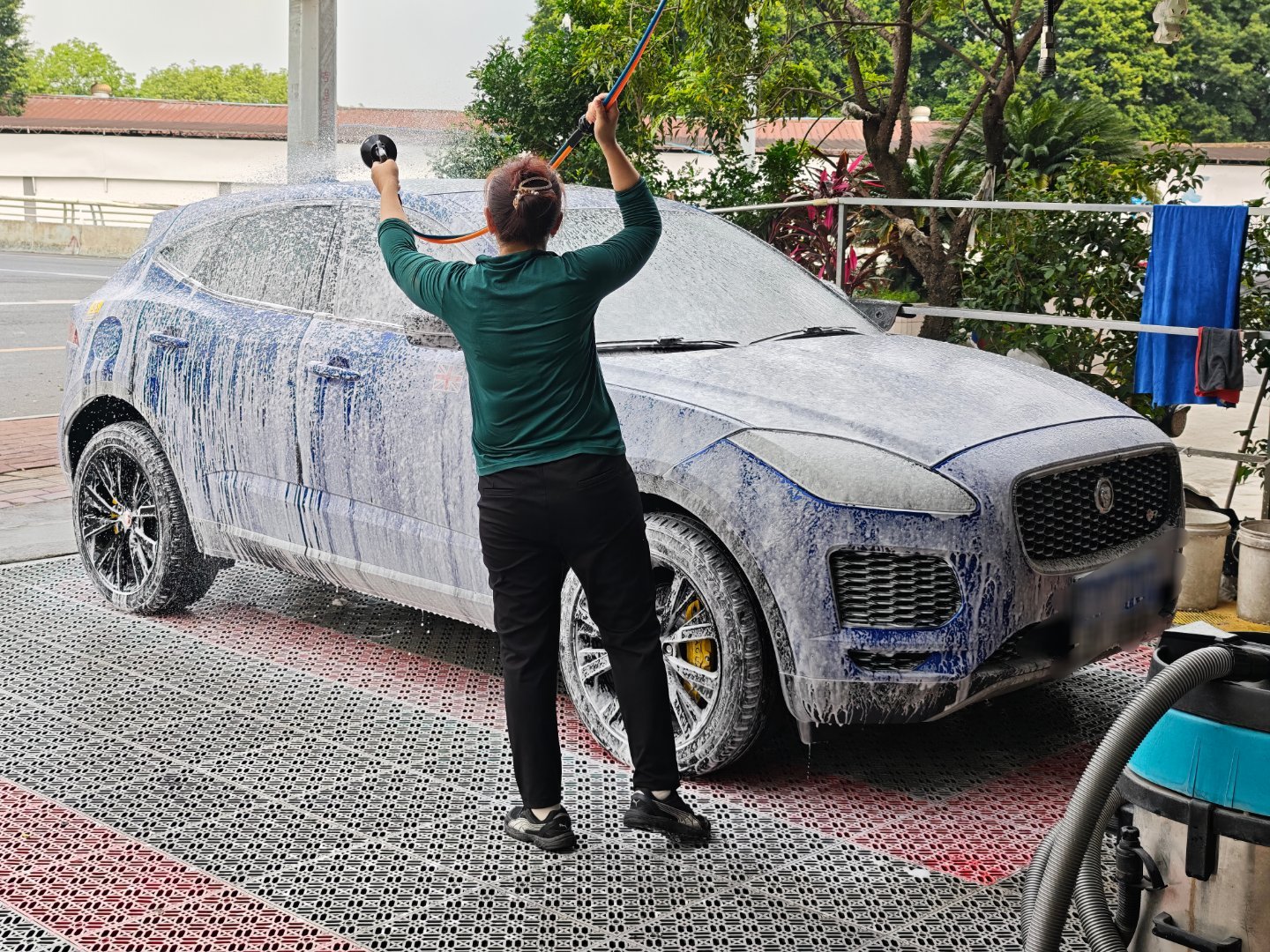 绝版豹洗干净后一点都看不出来这是五年车龄的老车。捷豹路虎捷豹大v聊车