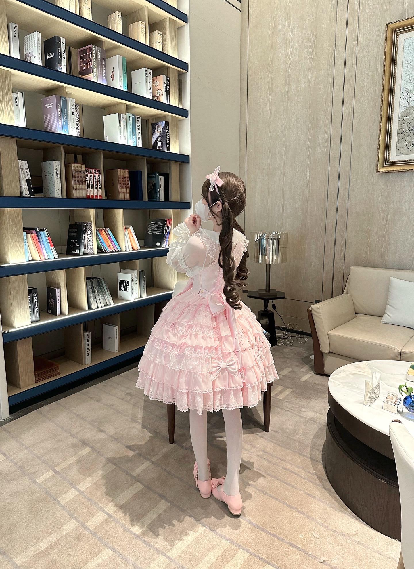 我后知后觉的意识到 人与人之间不应该有太多的共同回忆 它们会像胶水一样...