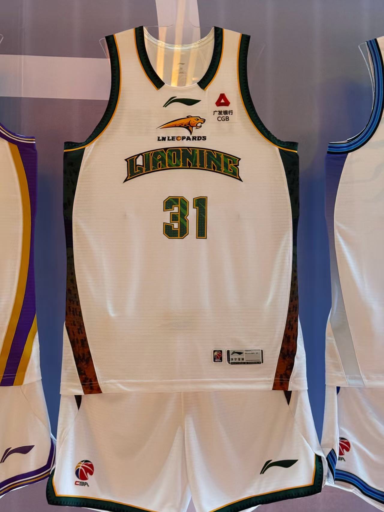 辽宁队新赛季球衣亮相辽宁男篮