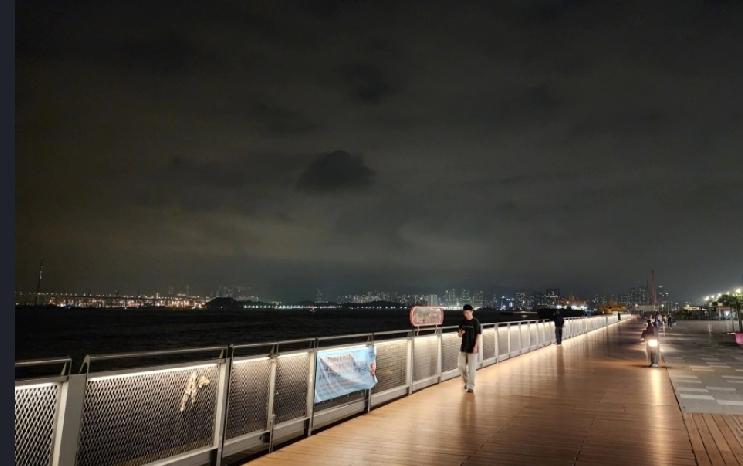 香港坚尼地城发生堕海事件。今日（26日）凌晨零时许，一名姓刘31岁女子在卑路乍湾