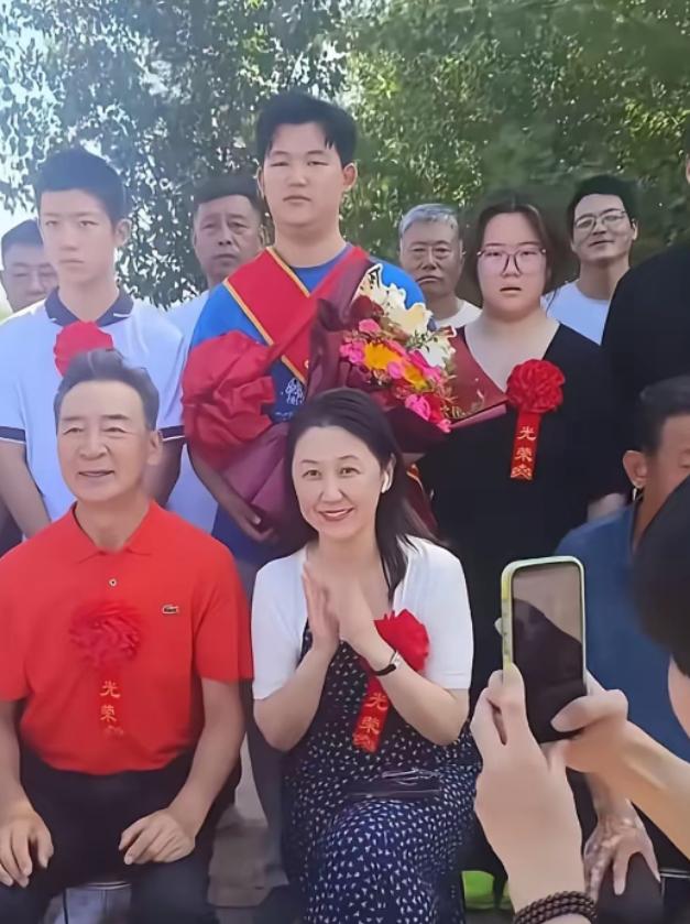9月7日，72岁的老戏骨寇振海因为儿子考上名校冲上热搜，老父亲这回脸上真有光！