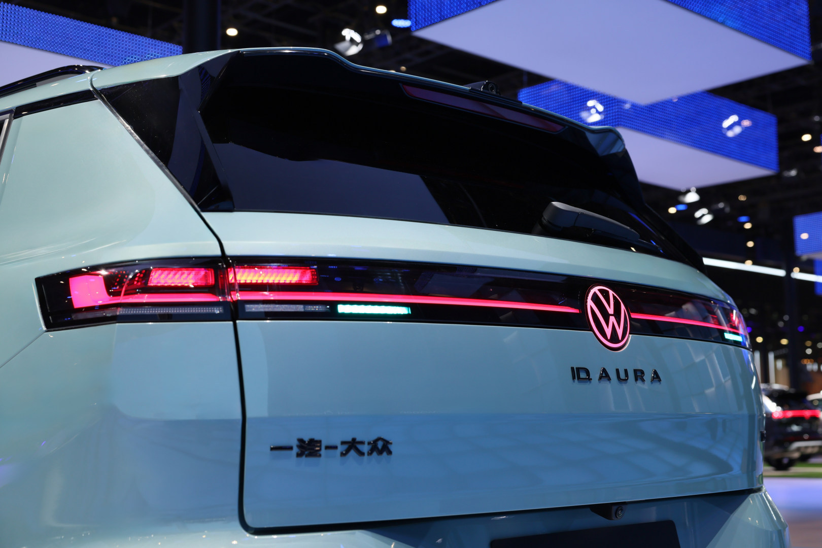 作为车企界世界级的老大哥这次北京车展它带来了全新新能源序列的首款车型：一汽-大众