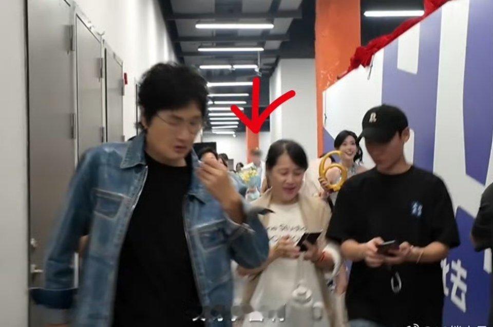 孙楠打码田栩宁大帅哥真的惨，综艺里被一剪梅，孙楠vlog里唯一被全程打码的，不管