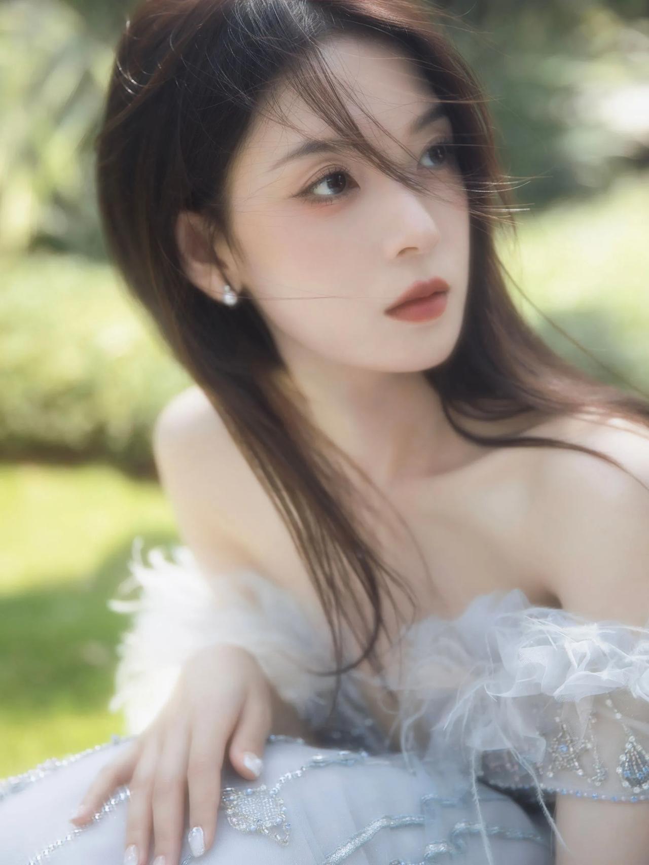 陈瑶美图分享7陈瑶 陈瑶老九门 陈瑶眼镜造型 陈瑶头像 陈瑶老师 童瑶美照 陈薏