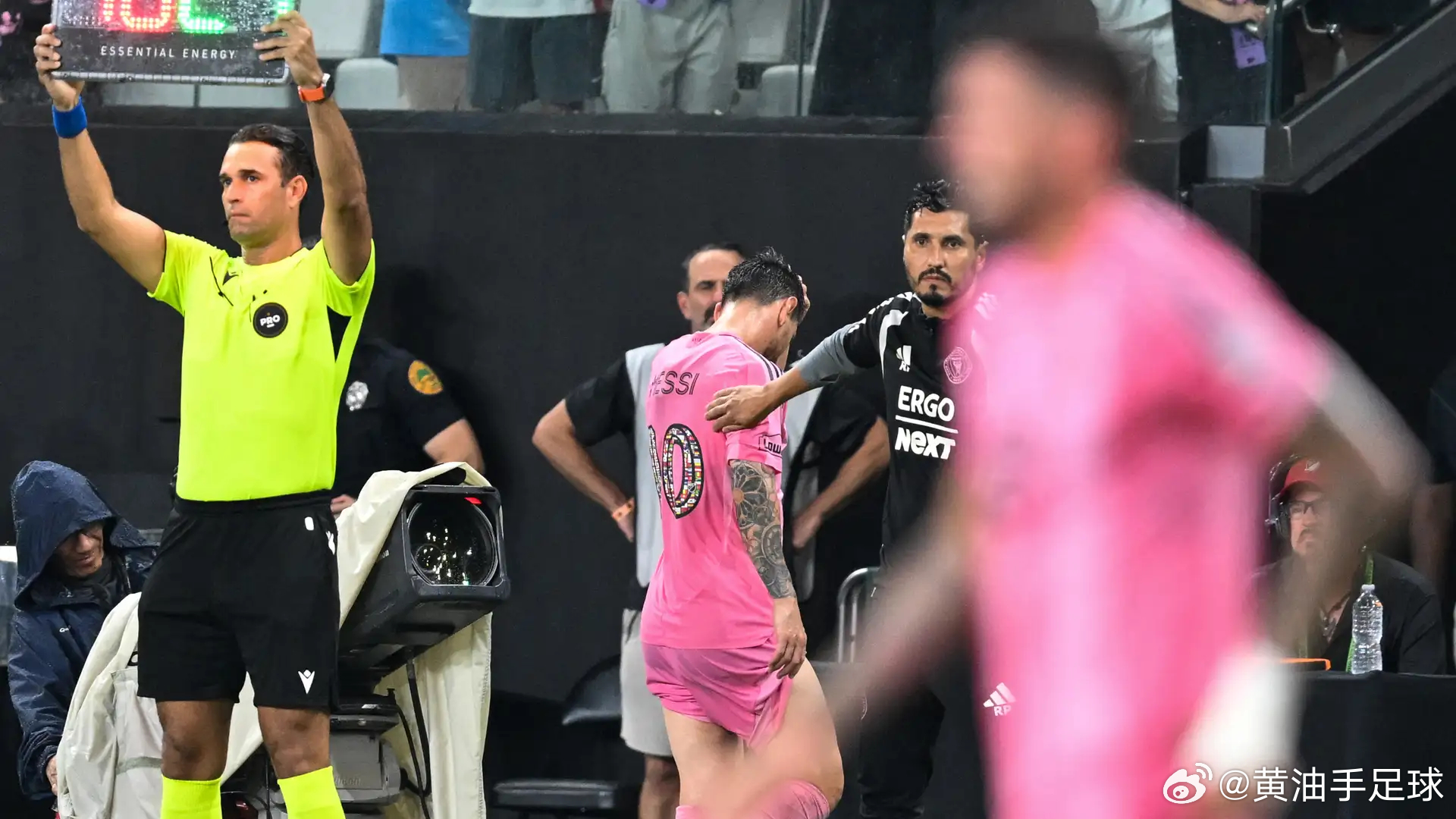 ⚽️梅西世界杯前受伤惊魂！迈阿密国际6-4费城联合的疯狂进球大战中，梅西第73分