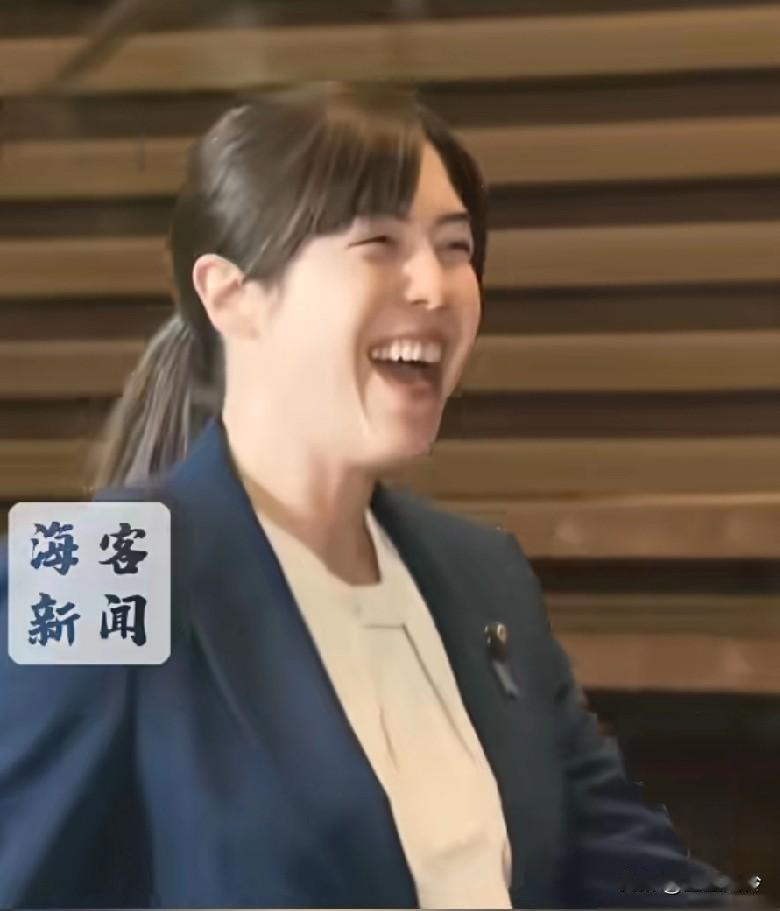 日美混血女性进入日本新内阁，曾称美国父亲在她幼时离开，抚养费1分也没给
在美国出