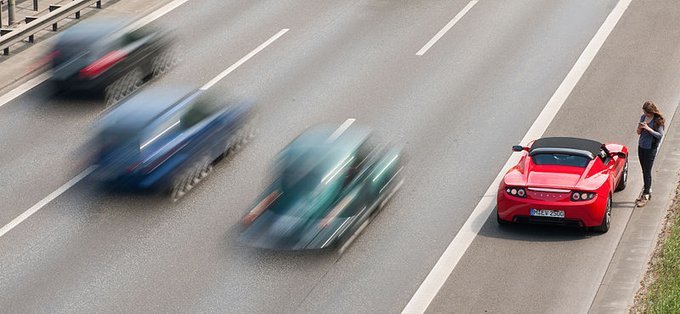 特斯拉被比亚迪大幅超越，失去2025年全球最大电动车制造商位置，明年销量预期更低