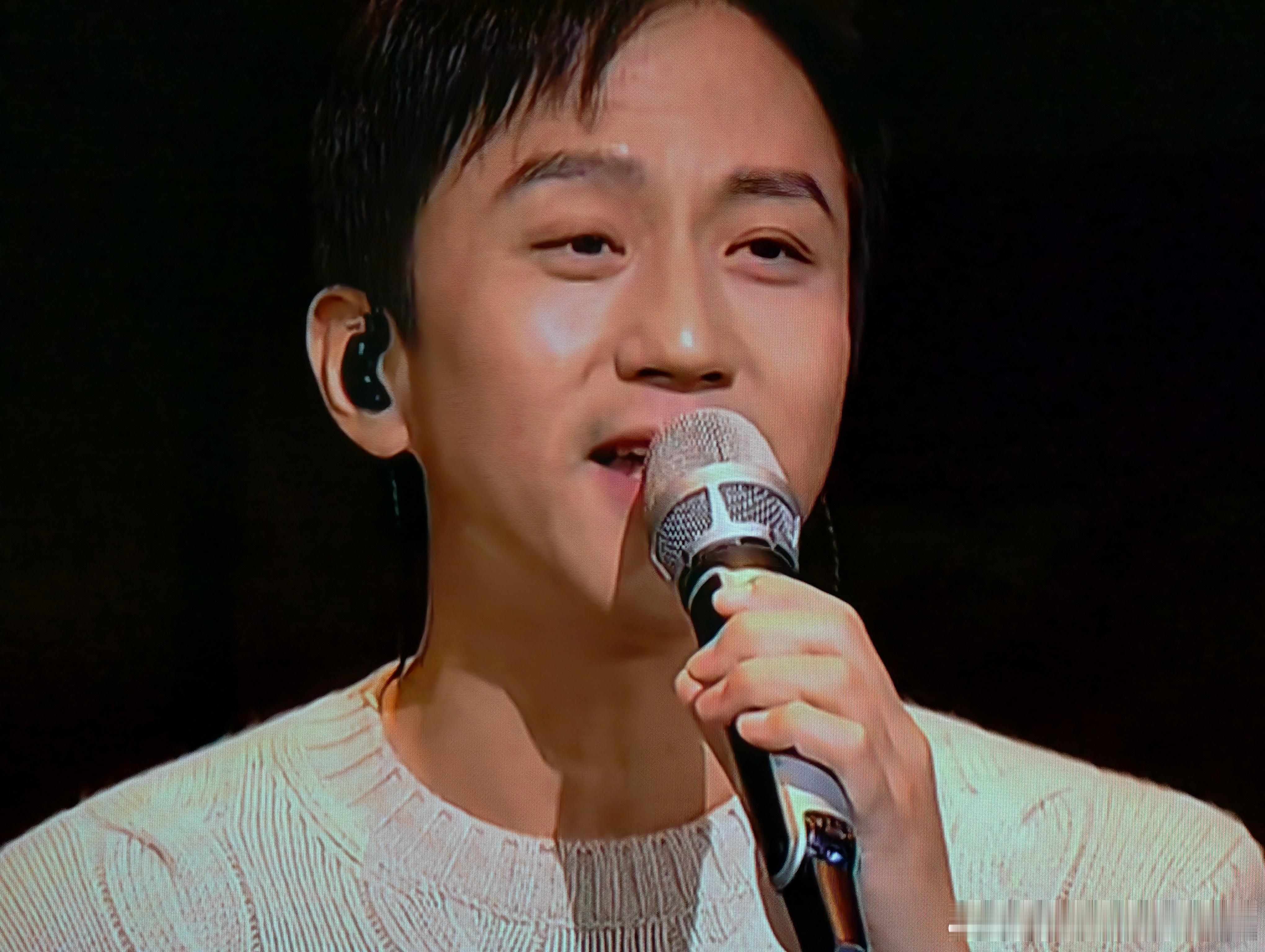 邓超春晚换路线了邓超深沉了这样的超哥，我好不习惯倨能聊