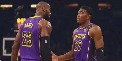 不兼容！
就算你不想承认，也不得不承认，如今，詹姆斯和湖人格格不入，他的存在，他