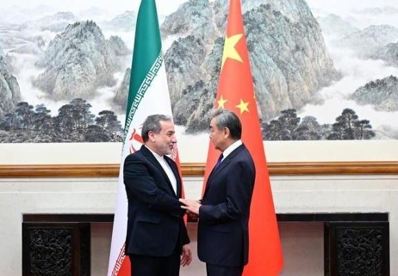中国和伊朗谈妥了，5月6日，中国外交部长王毅在北京同伊朗外长阿拉格齐举行会谈。双