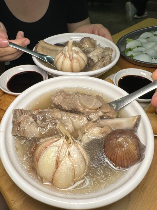 在新加坡很正常！放成都超级炸裂…🥹🥹