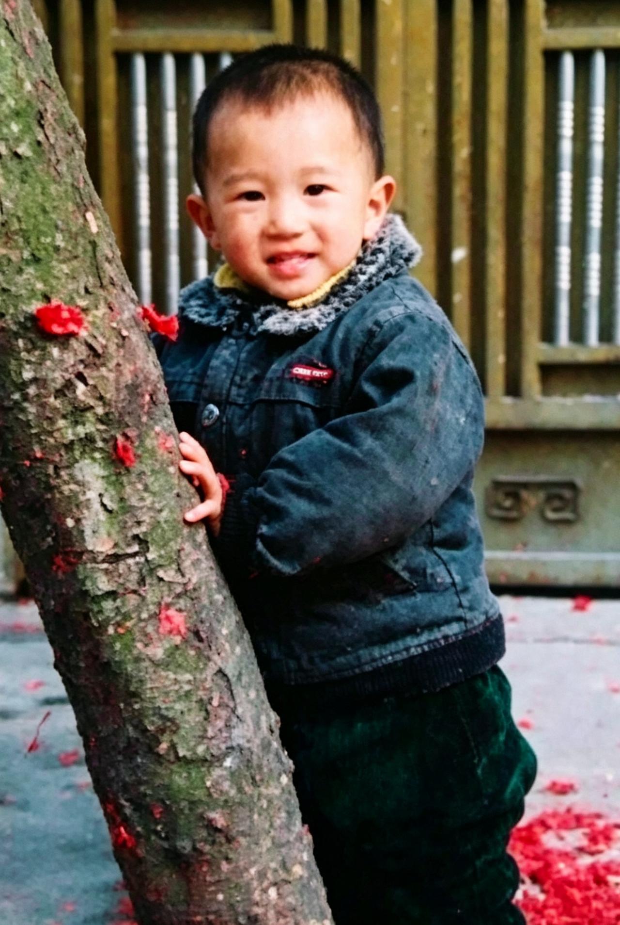 2003年6月8日下午四点钟左右张恒跟邻居小女孩一起在广东省清远市阳山县阳城林业