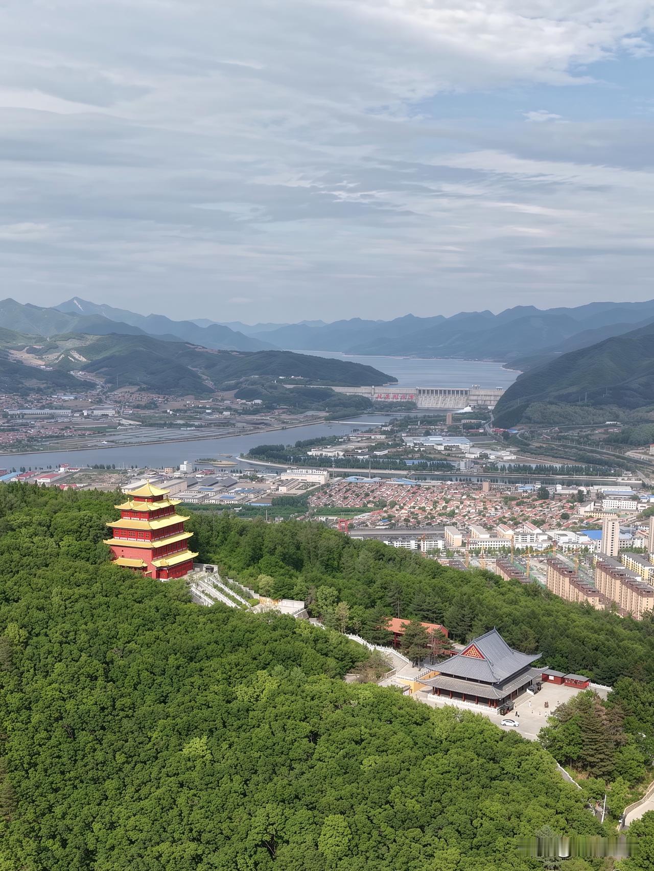 本溪观音阁，藏在山水之间的一处秘境…
 
来到本溪，一定要来观音阁看一看。站在山