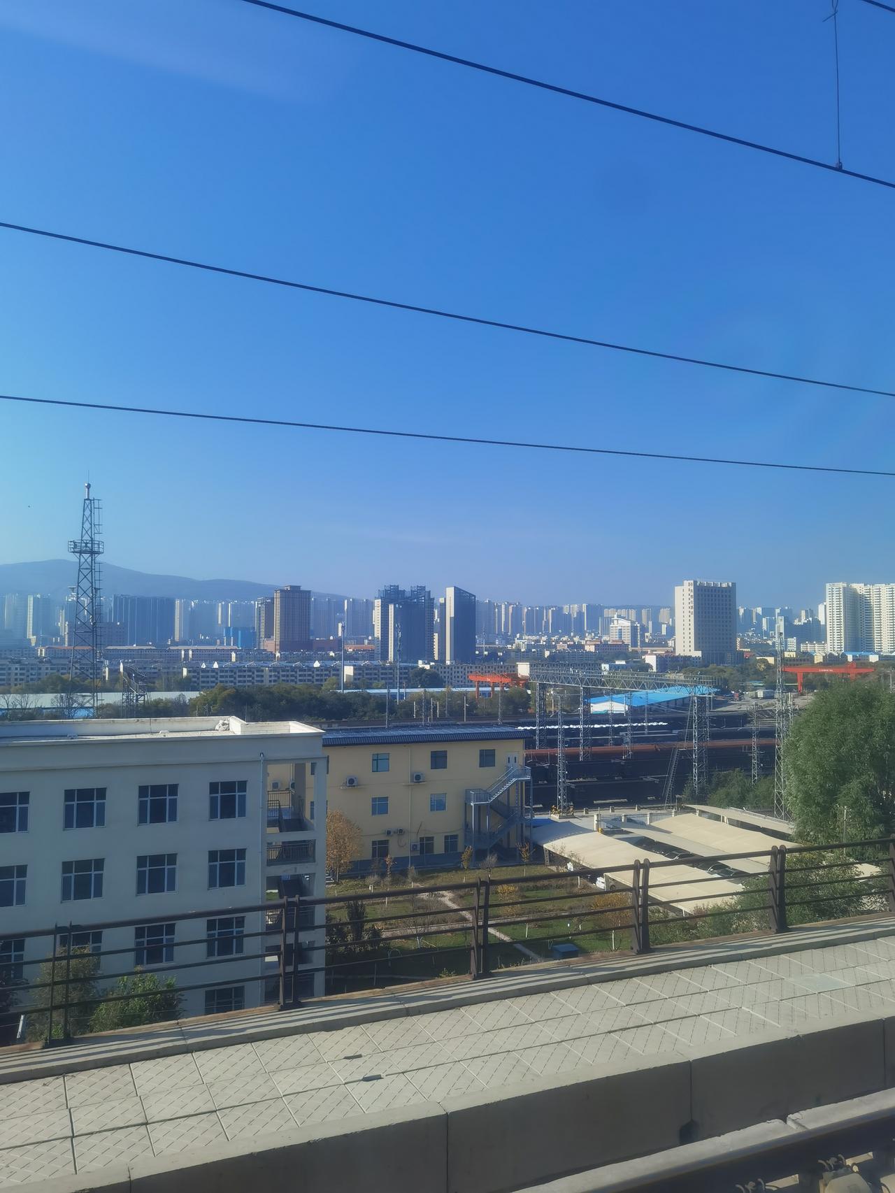 西宁路过好多次了，就是没下去过，青海的省会，夏天不用空调的地方，马步芳在这盘踞很