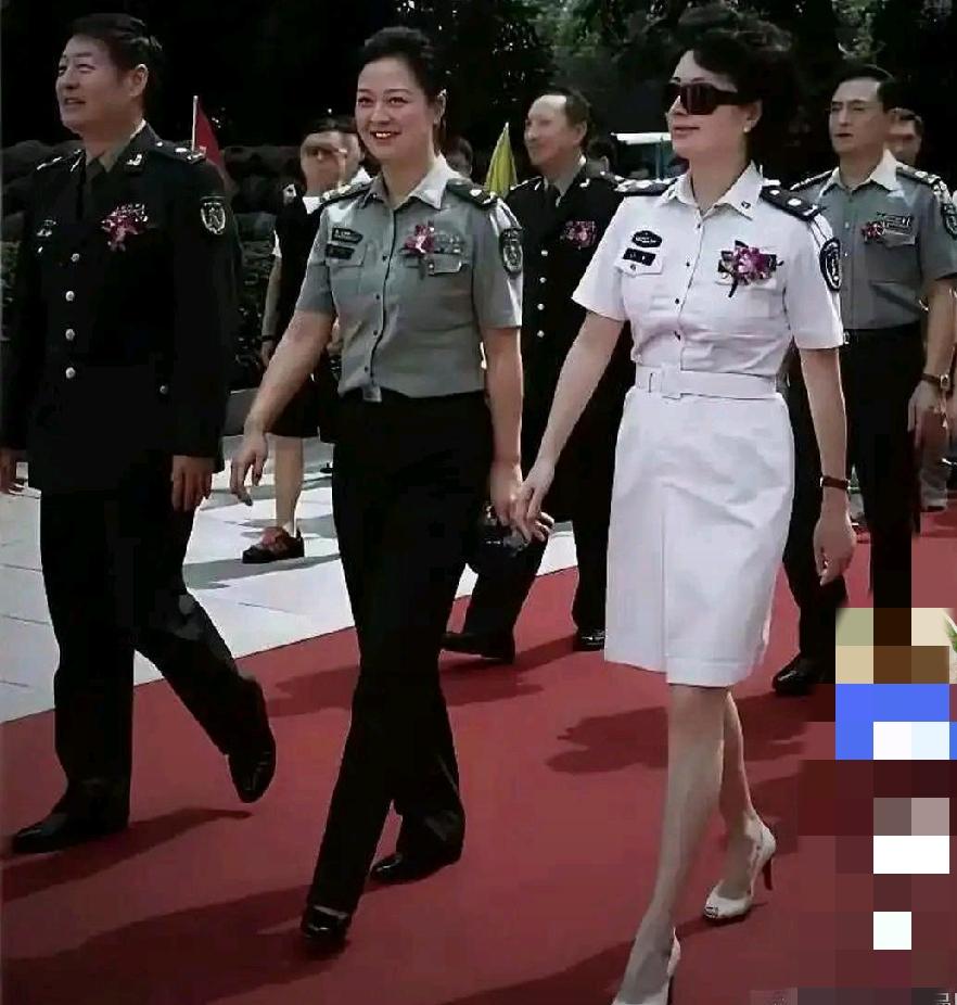 风度翩翩，气质非凡。英姿飒爽的他们有军衔吗？这是什么级别的军官呢？