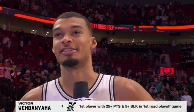 G4文班复出，带来火锅盛宴：送开拓者7盖帽！上半场找手感，浪几个远投，下半场重锤