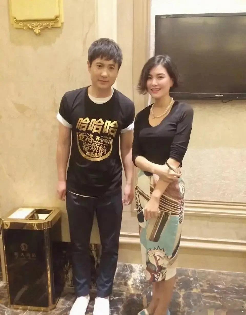 这个女生的发型好像林品如（高珊珊时期） ​​​