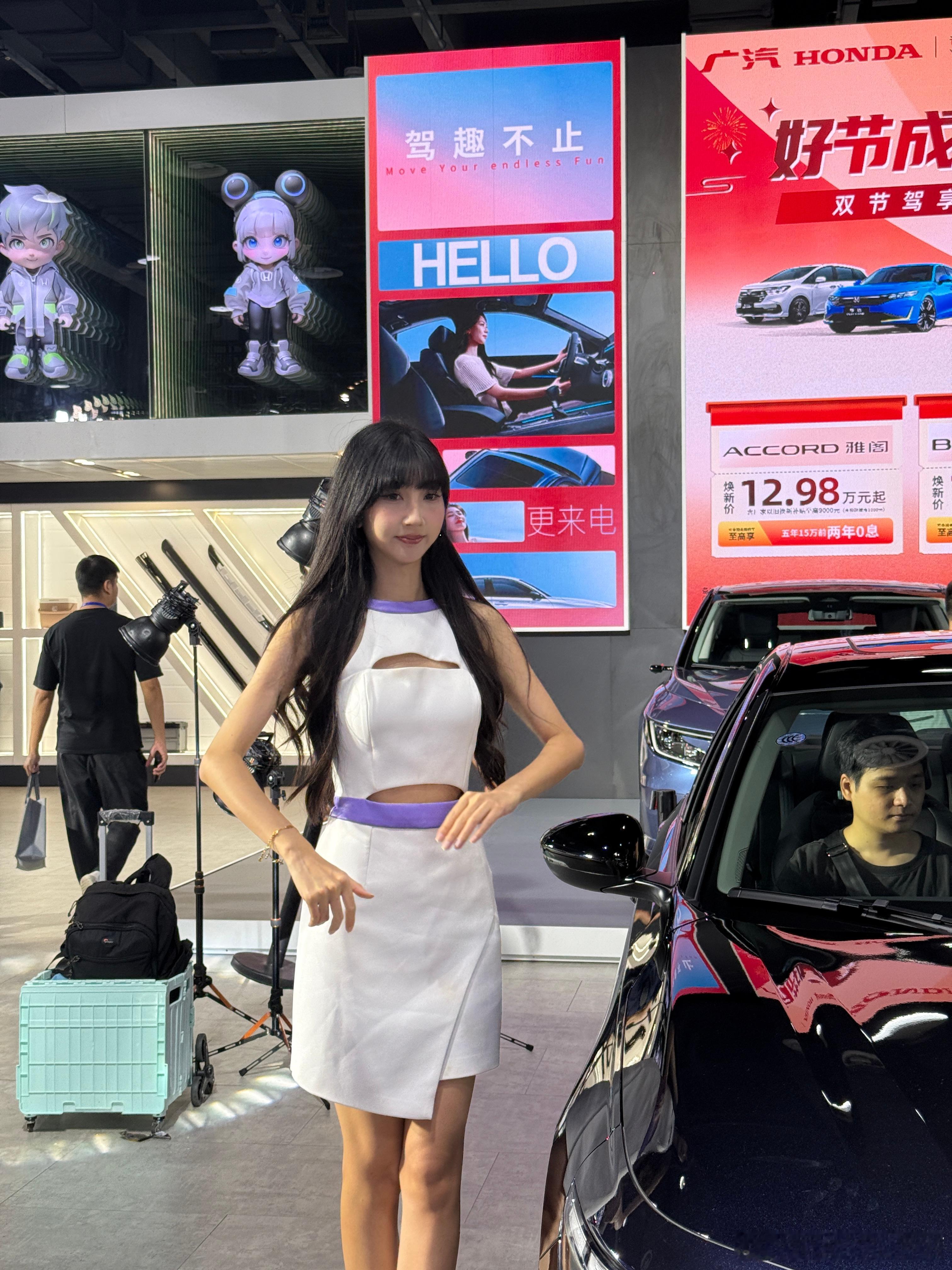 嘻嘻，今天的华南车展没几个模特 ​​​