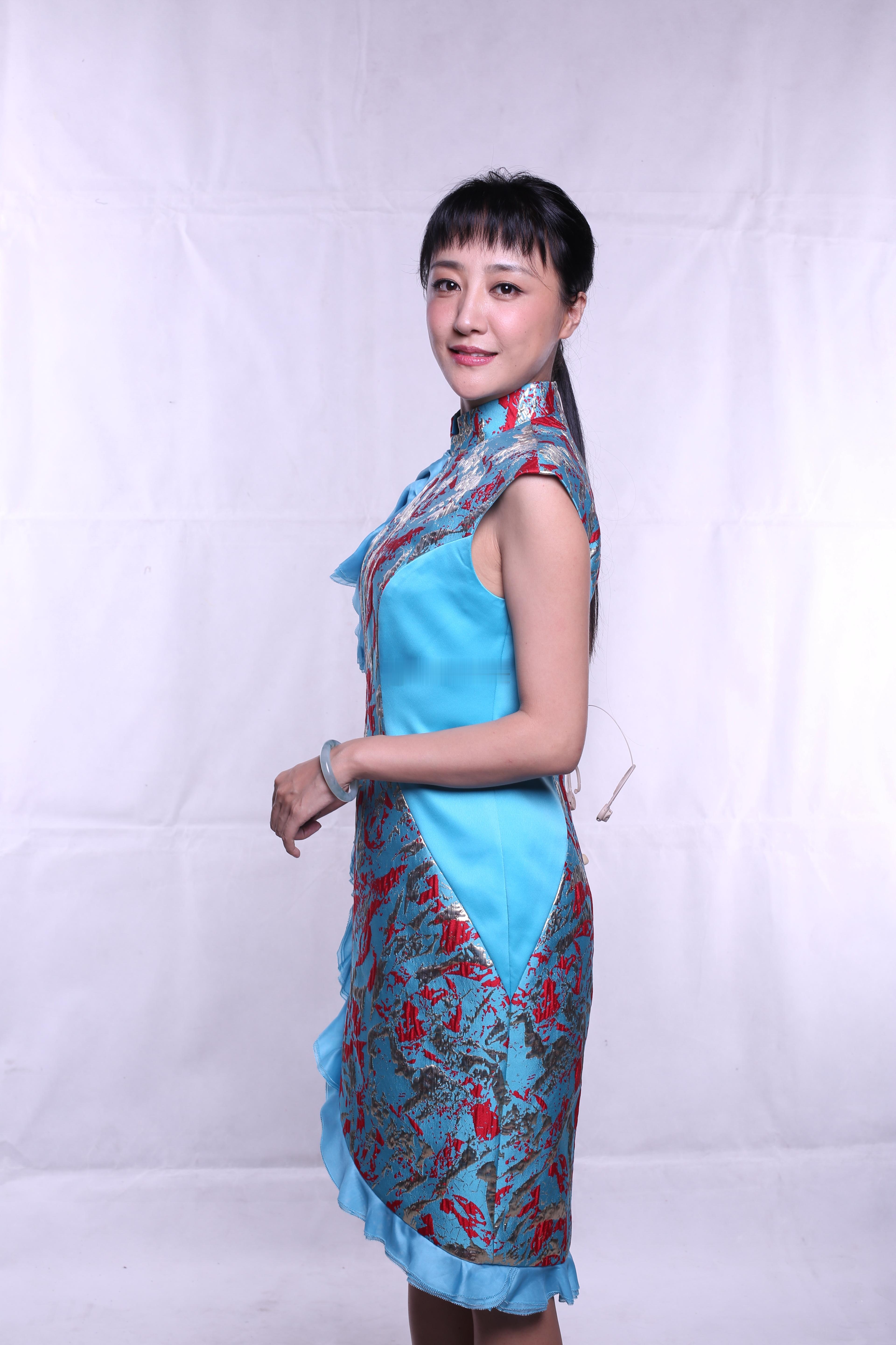 主持人姐姐[嘻嘻][嘻嘻][嘻嘻] ​​​