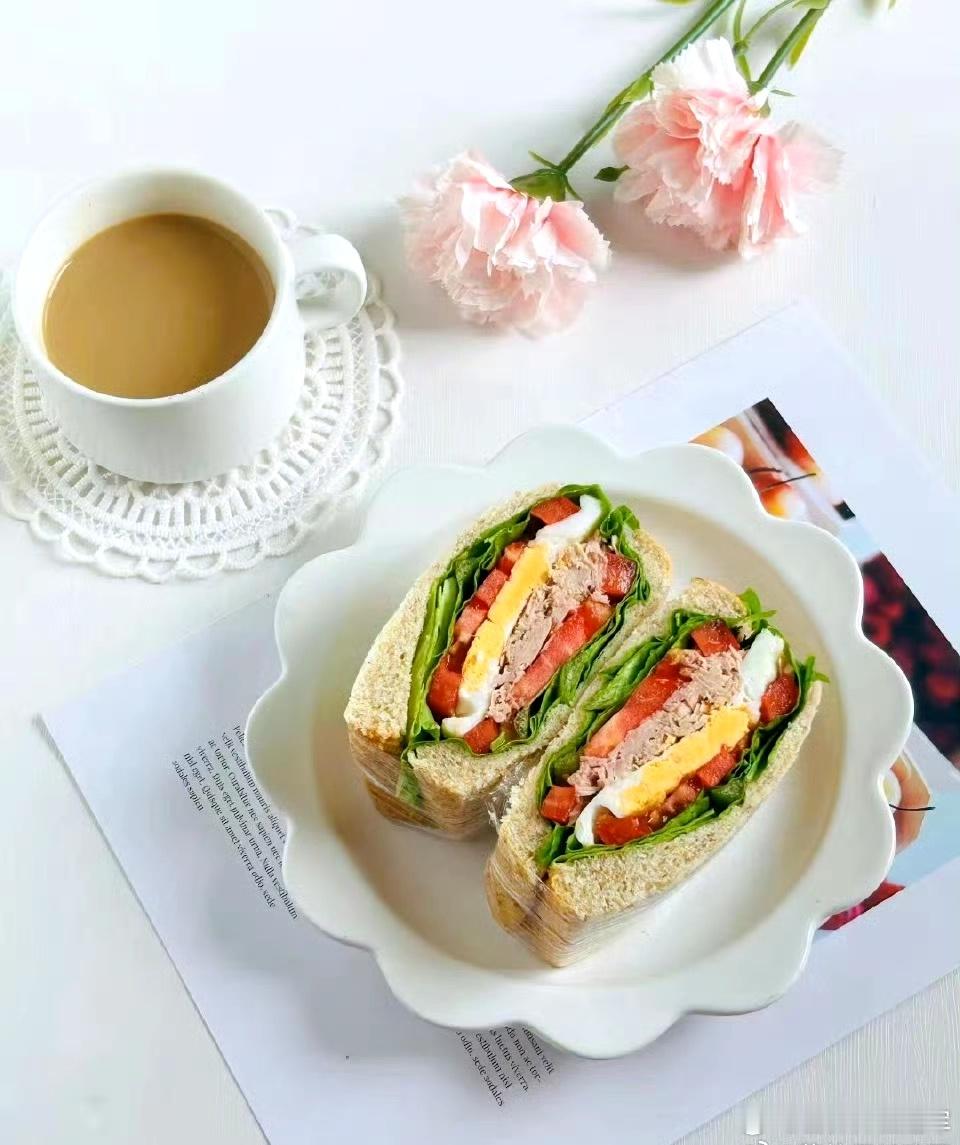 #你减肥时吃主食吗##健闻登顶计划# 🌿减肥时必需吃主食啊，不提倡完全截断主食