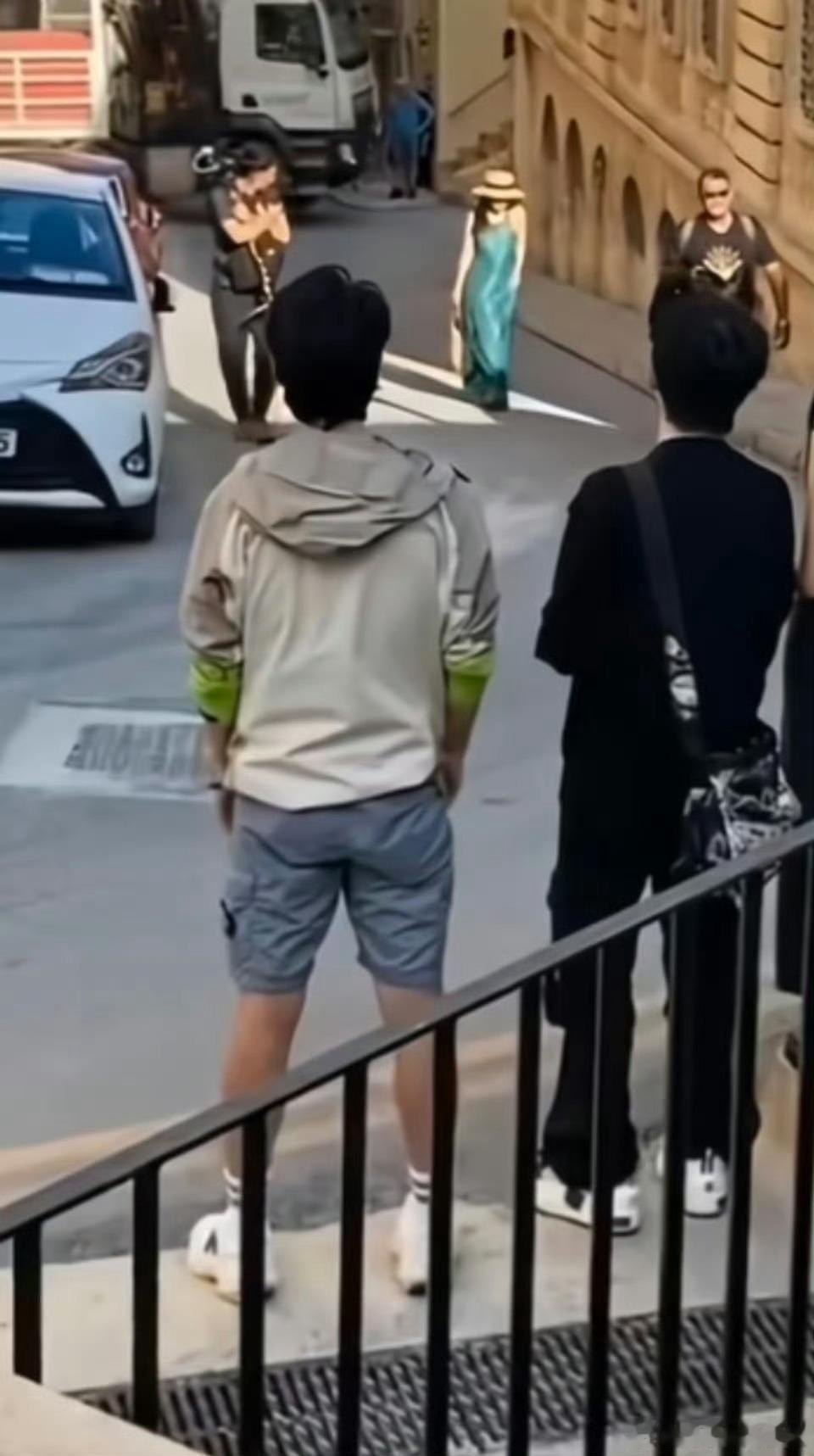 我感觉节目播出时，找魏晨都不一定能找到[喵喵][喵喵]而美女们就不一样了，个个肤