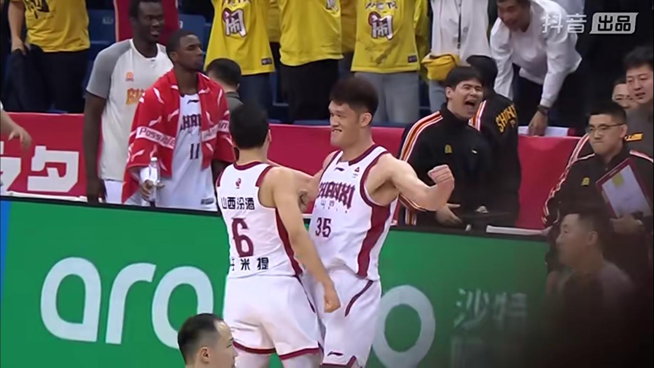 【山西队客场发威掀翻青岛，晋级八强希望大增。】昨晚CBA 季后赛继续进行，客场作