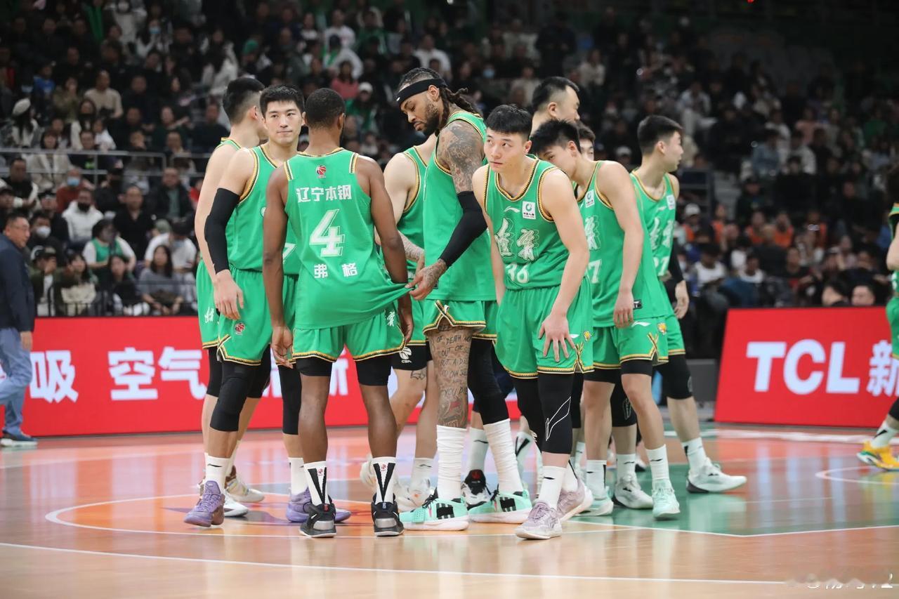 今年CBA肯定还是辽宁队的！
辽宁最强的地方是全民皆兵兵强马壮老中青三代球员都能