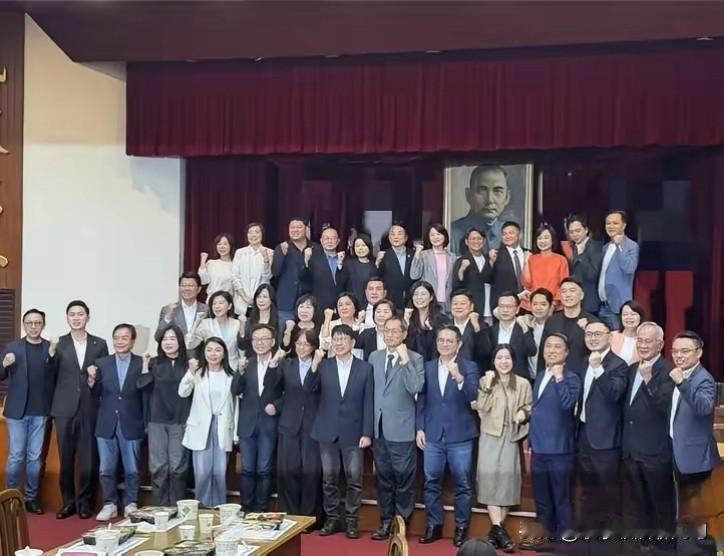 吴石在最后对国民党的总结：“人人心中有自己，多数心中有派系，少数心中有党国，无人
